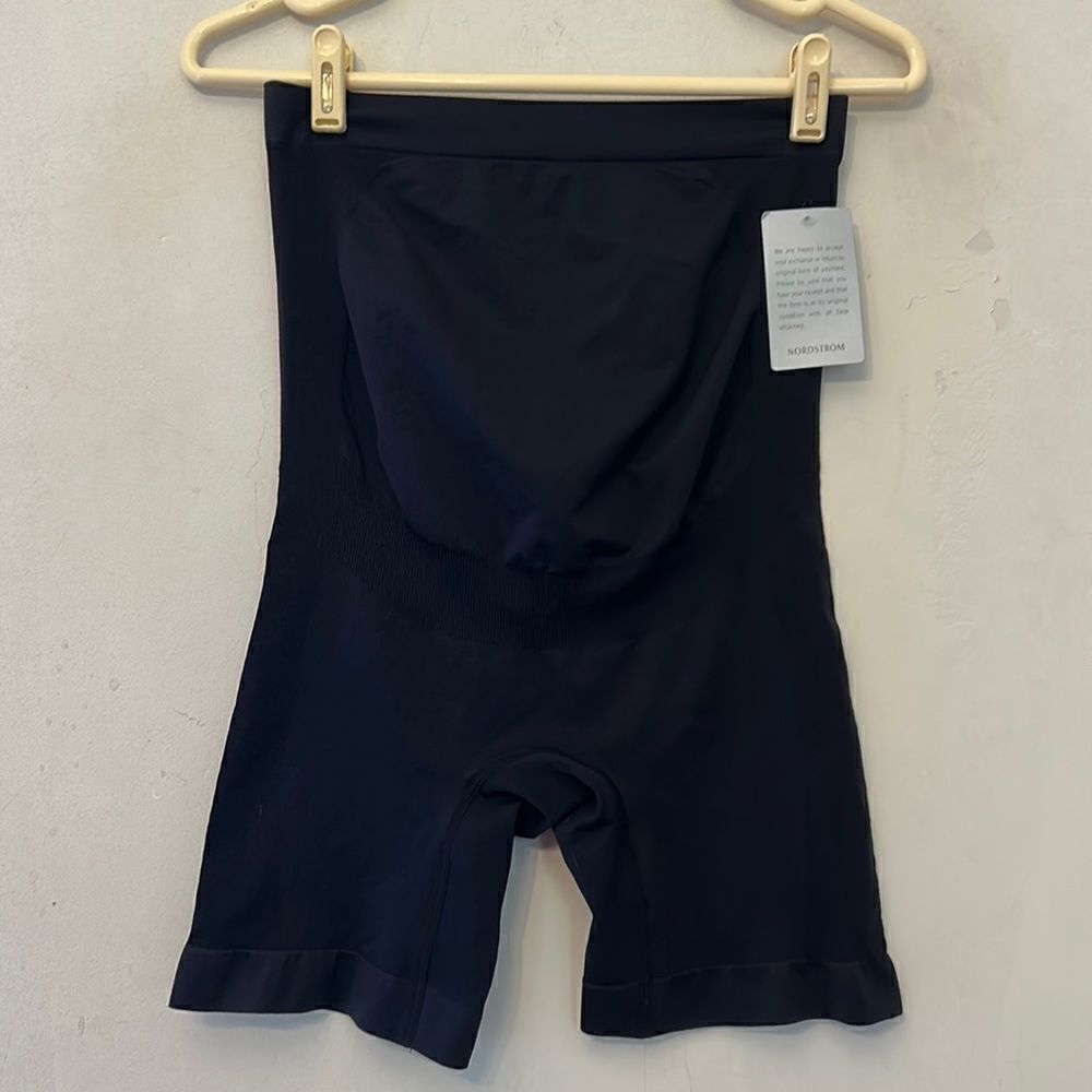Ingrid & Isabel black maternity bike shorts Size L New